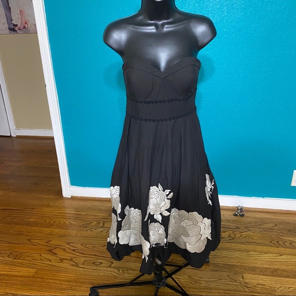 TIBI EMBROIDERED STRAPLESS MINI DRESS Sz 2 - Picture 2 of 11